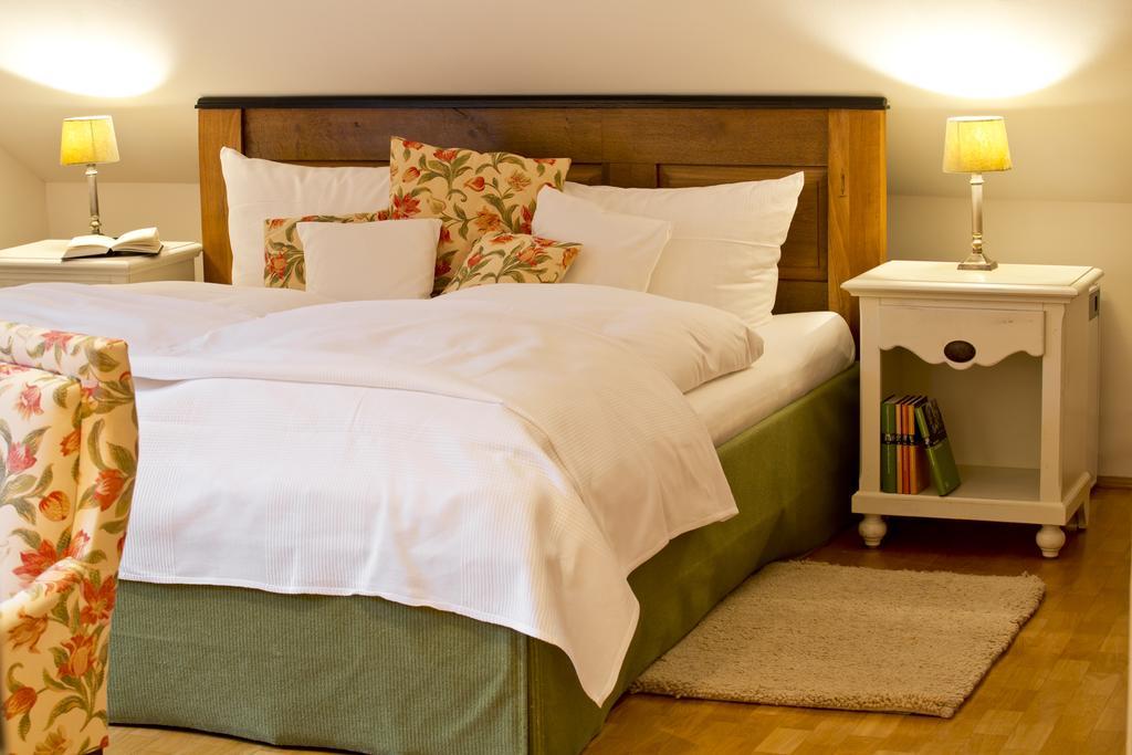 Romantik Hotel Landhaus Baerenmuehle Frankenau Rum bild