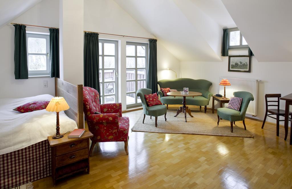 Romantik Hotel Landhaus Baerenmuehle Frankenau Rum bild